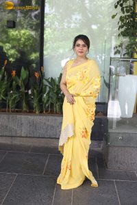 bollywood actress kajol beautiful in a yellow saree