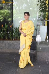 bollywood actress kajol beautiful in a yellow saree