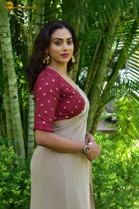 Indian actress kamakshi bhaskarla sexy photoshoot in a grey saree