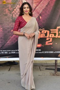 Indian actress kamakshi bhaskarla sexy photoshoot in a grey saree