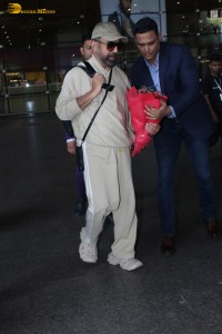 actor Kamal Haasan spotted in mumbai at the airport