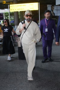 actor Kamal Haasan spotted in mumbai at the airport