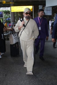 actor Kamal Haasan spotted in mumbai at the airport