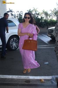 actress Kangana Ranaut gorgeous in a pink saree