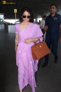 actress Kangana Ranaut gorgeous in a pink saree