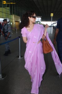 actress Kangana Ranaut gorgeous in a pink saree