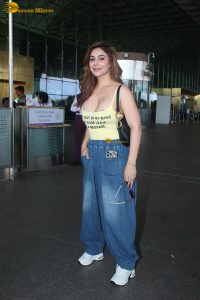 actress Kangna Sharma pretty in a yellow tank top at mumbai airport