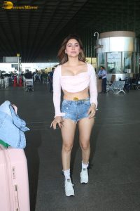 actress kangana sharma in denim shorts