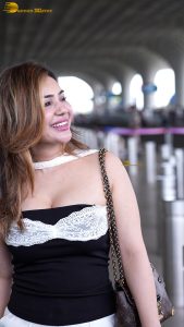 actress kangna sharma sexy in a revealing dress