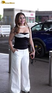 actress kangna sharma sexy in a revealing dress