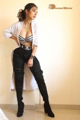 Bollywood and Telugu Cinema Actress Kapilakshi Malhotra hot pictures in a open white shirt