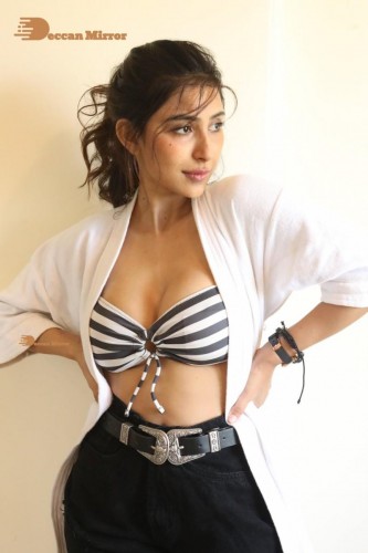 Bollywood and Telugu Cinema Actress Kapilakshi Malhotra hot pictures in a open white shirt