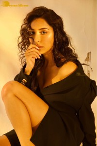 Kapilakshi-Malhotra-new-stills-19