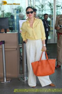 actress Kareena Kapoor stylish in a yellow shirt at mumbai airport