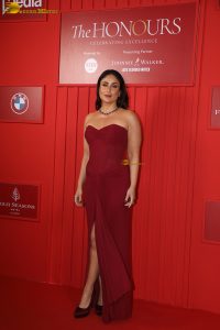 actress kareena kapoor dazzles in a red dress