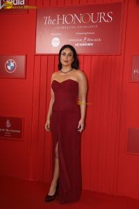 actress kareena kapoor dazzles in a red dress