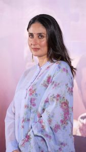 actress kareena kapoor beautiful in a blue salwar