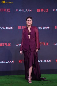 actress kareena kapoor glam looks at a event