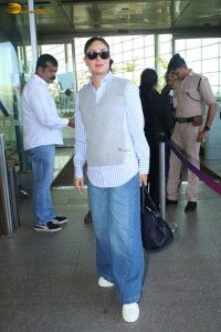 actress Kareena Kapoor spotted at mumbai airport