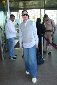 actress Kareena Kapoor spotted at mumbai airport