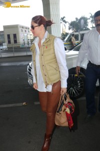 indian actress kareena kapoor khan spotted at mumbai airport