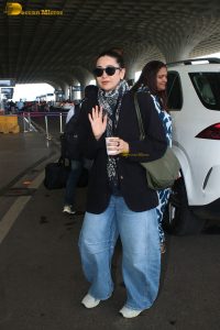 bollywood actress Karisma Kapoor stylish in sunglasses and a black jacket