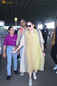 actress Karisma Kapoor spotted at mumbai airport