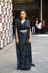 Karisma Kapoor dazzling in a black dress