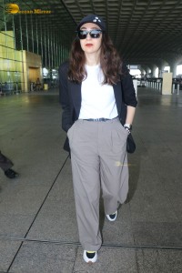 Indian Actress Karishma Kapoor’s stylish looks at Mumbai Airport