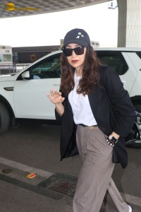 Indian Actress Karishma Kapoor’s stylish looks at Mumbai Airport