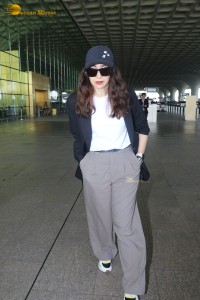 Indian Actress Karishma Kapoor’s stylish looks at Mumbai Airport