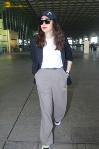 Indian Actress Karishma Kapoor’s stylish looks at Mumbai Airport