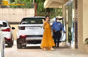 Karishma and Kareena Kapoor at Ranbir Kapoor Wedding