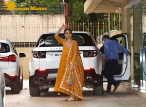 Karishma and Kareena Kapoor at Ranbir Kapoor Wedding