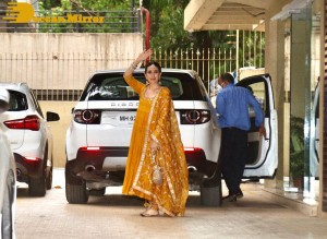 Karishma and Kareena Kapoor at Ranbir Kapoor Wedding