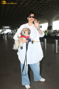 actress karishma tanna with her cute dog at airport