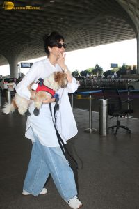 actress karishma tanna with her cute dog at airport