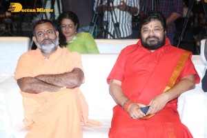 Kashmir Files Press Meet attended by Pallavi Joshi