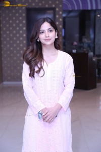 actress kashmira pardeshi in a pink salwar dress