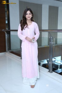 actress kashmira pardeshi in a pink salwar dress