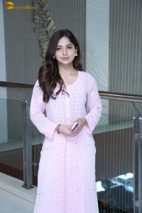 actress kashmira pardeshi in a pink salwar dress