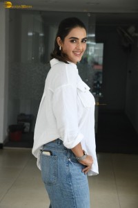 Kavya Thapar Picture Gallery 12