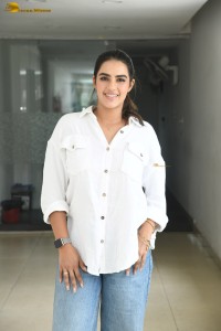 actress kavya thapar in white shirt and blue denim jeans