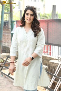 indian actress kavya thapar cute in a white kurti