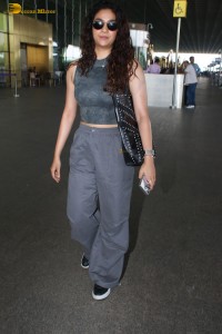 actress Keerthy Suresh chic look at mumbai airport