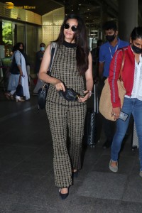 Indian actress Keerthy Suresh chic look at the airport