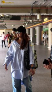 actress keerthy suresh casual look with style at airport