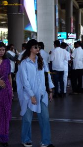 actress keerthy suresh casual look with style at airport