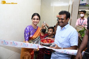 Actress Keerthy Suresh launches CMR Mall in Mahabubnagar Telangana