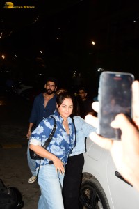 Khel Khel Mein screening attended by Taapsee Pannu, Pragya Jaiswal, Vaani Kapoor, Rakul Preet Singh, and others